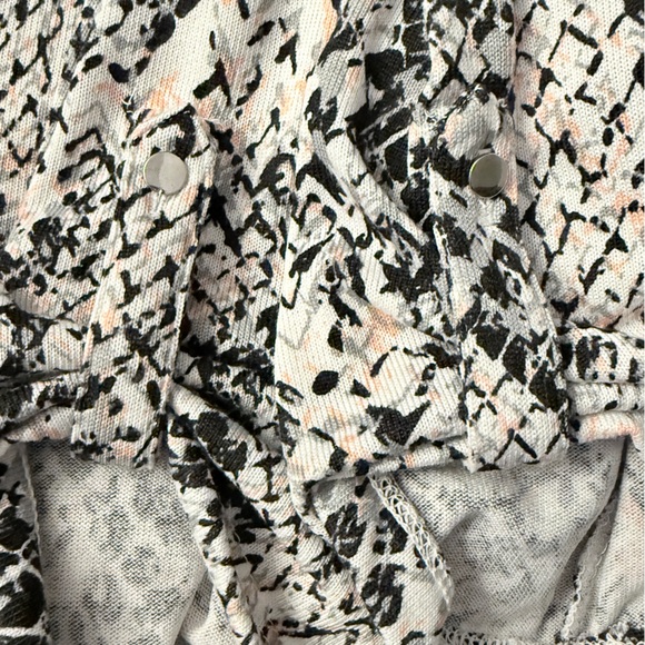 Cathy Daniels Black and White Patterned Blouse - silver buttons on sleeves - Picture 3 of 4